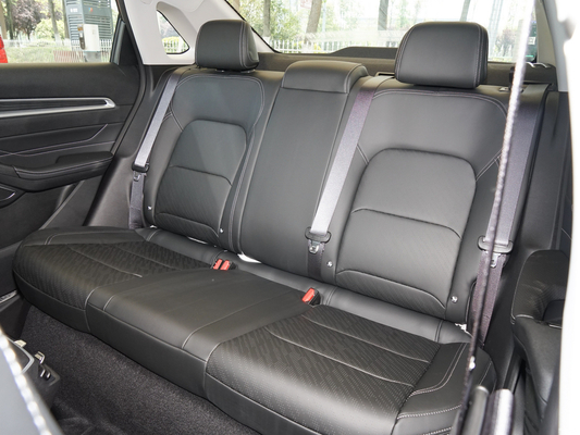 Great Value Geely Emgrand Sedan with Macpherson Front Suspension and R16 Tire Size