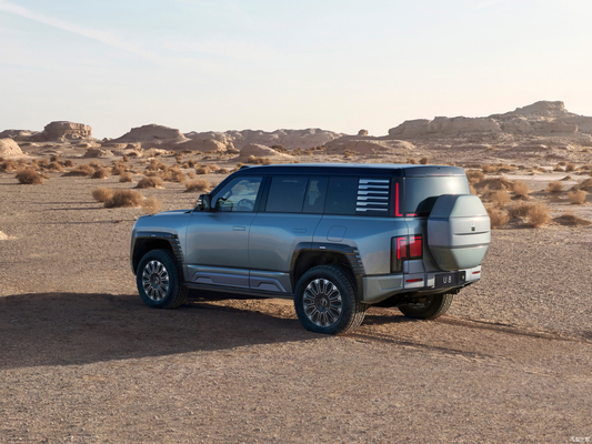 BYD Yangwang U8 Hybrid Car EV SUV Off-road Vehicle for Luxury Off-roading Excitement