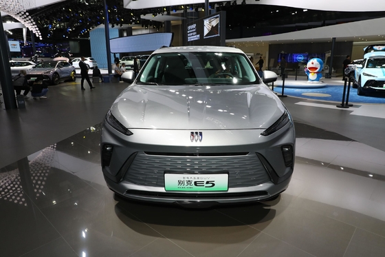 Buick E5 Silver Long Range 620KM SUV High Speed Used Electric Cars with Body Structure