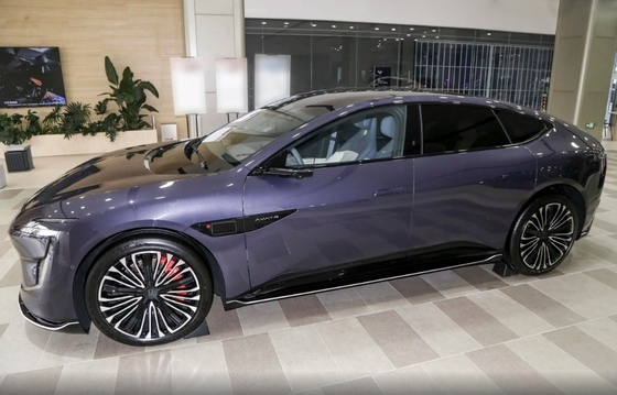 2024 700 Triple Laser Rear Drive Luxury Medium and Large Car 4-door 5-seat Body Structure
