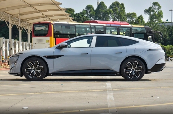 2024 700 Triple Laser Rear Drive Luxury Medium and Large Car 4-door 5-seat Body Structure