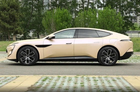 2024 700 Triple Laser Rear Drive Luxury Medium and Large Car 4-door 5-seat Body Structure