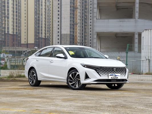 Compact Changan Sedan Changan YIDA Car with Panoramic Sunroof and Integral Body Design