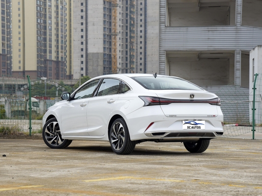 Compact Changan Sedan Changan YIDA Car with Panoramic Sunroof and Integral Body Design