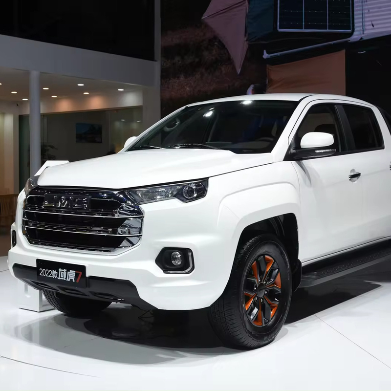 2023 Great Value JMC YUHU7 Petrol Gasoline Pickup Truck with R17 Tire Size